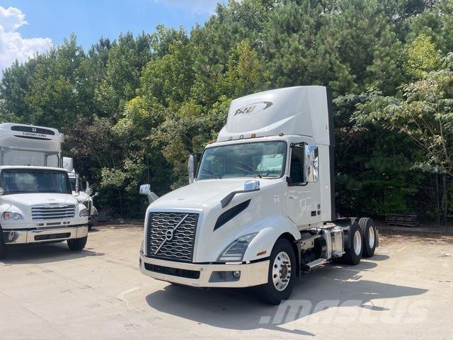 Volvo VNL300 وحدات الجر