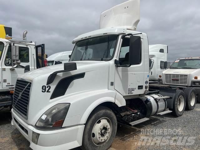 Volvo VNL64 وحدات الجر