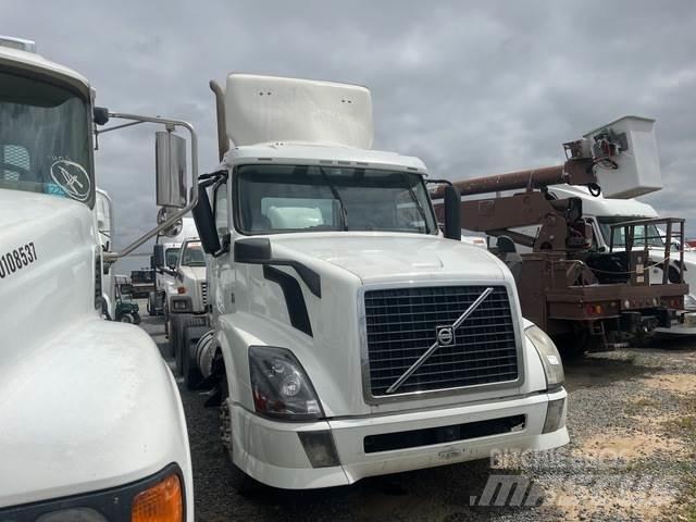 Volvo VNL64 وحدات الجر