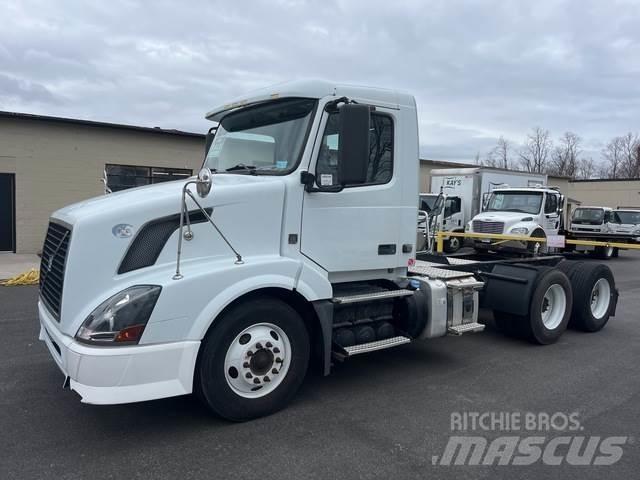 Volvo VNL64T وحدات الجر