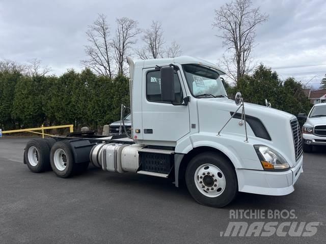 Volvo VNL64T وحدات الجر