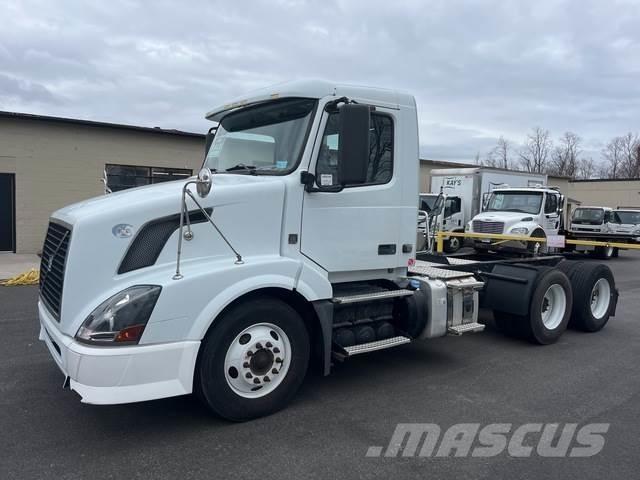 Volvo VNL64T وحدات الجر