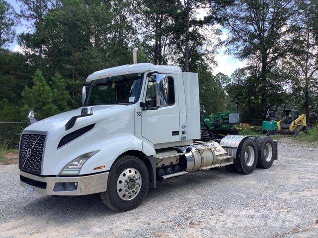 Volvo VNL64T وحدات الجر