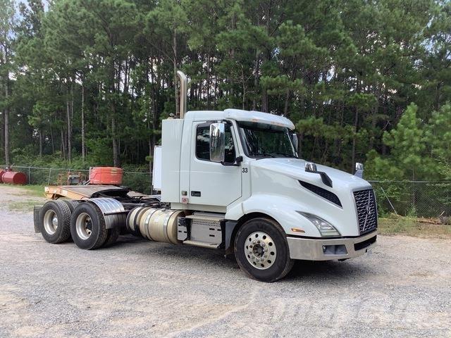 Volvo VNL64T وحدات الجر