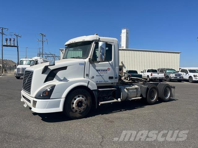 Volvo VNL64T وحدات الجر
