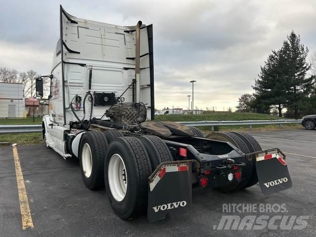 Volvo VNL670 وحدات الجر