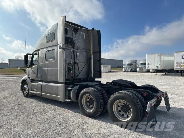 Volvo VNL860 وحدات الجر