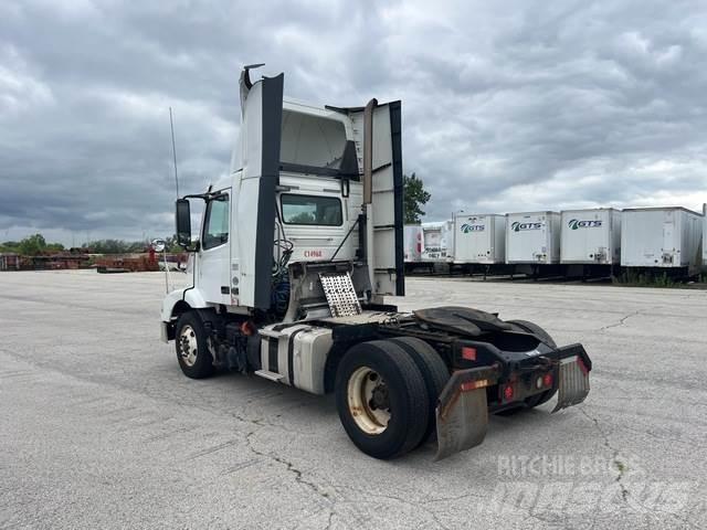 Volvo VNM وحدات الجر