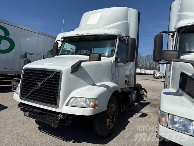 Volvo VNM وحدات الجر