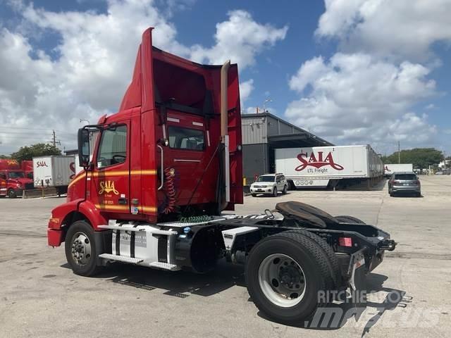Volvo VNM وحدات الجر