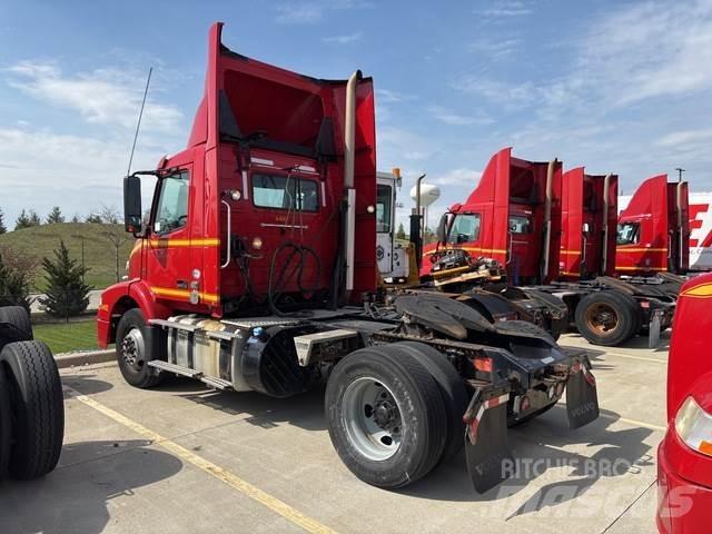 Volvo VNM وحدات الجر