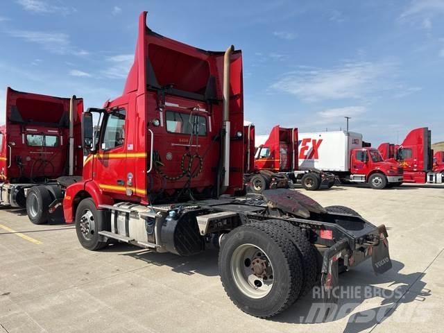 Volvo VNM وحدات الجر