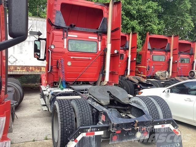 Volvo VNM وحدات الجر