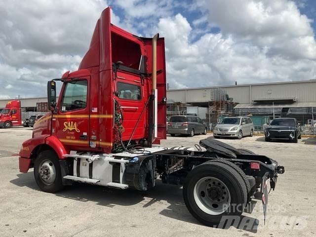 Volvo VNM وحدات الجر
