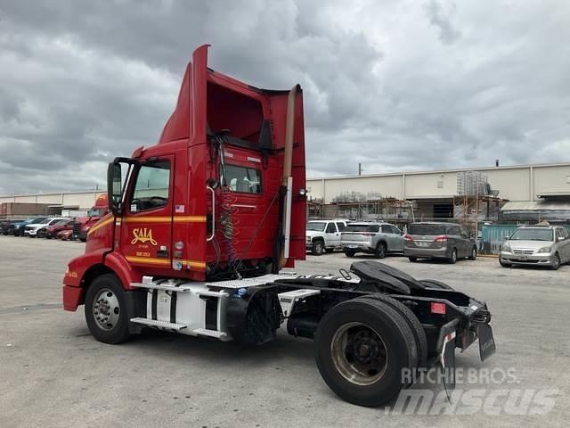 Volvo VNM وحدات الجر