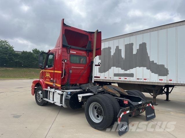 Volvo VNM وحدات الجر