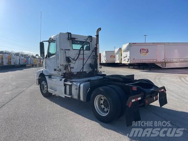 Volvo VNM وحدات الجر