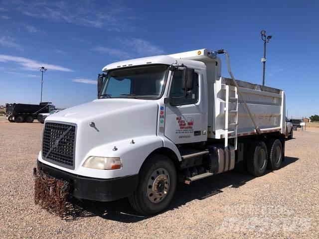 Volvo VNM شاحنات قلابة