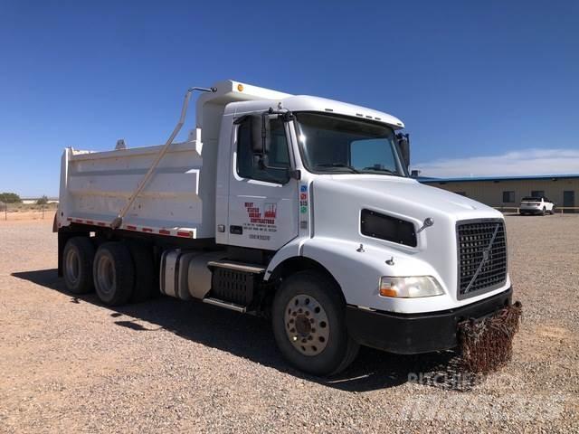 Volvo VNM شاحنات قلابة