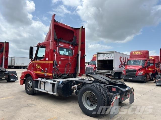 Volvo VNM وحدات الجر
