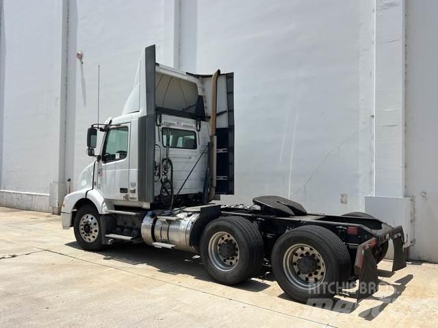 Volvo VNM وحدات الجر