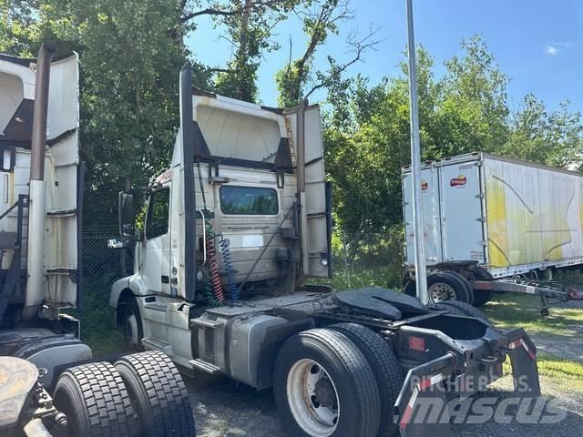Volvo VNM وحدات الجر