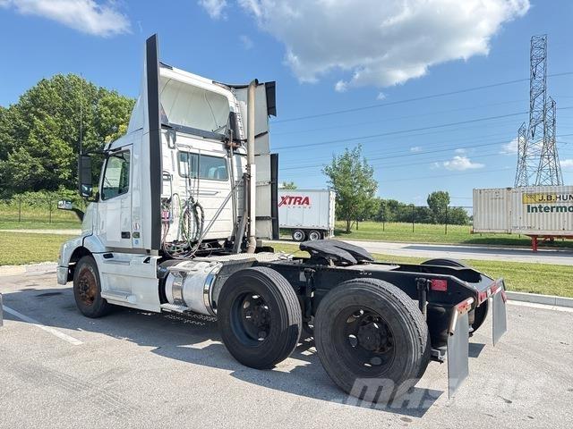 Volvo VNM وحدات الجر