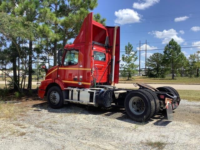 Volvo VNM وحدات الجر