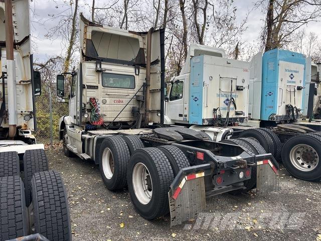 Volvo VNM وحدات الجر