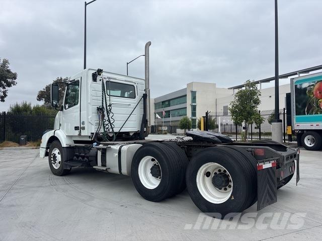 Volvo VNM 200 وحدات الجر