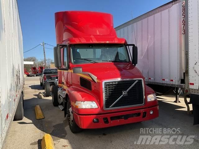 Volvo VNM42T وحدات الجر