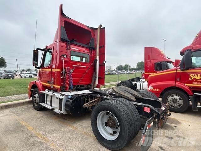 Volvo VNM42T وحدات الجر