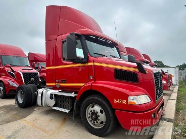 Volvo VNM42T وحدات الجر