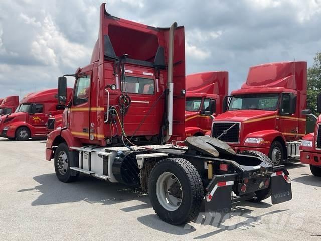 Volvo VNM42T وحدات الجر