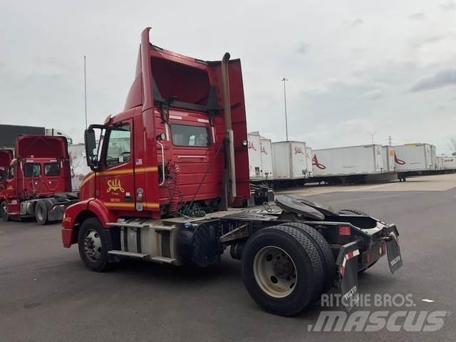Volvo VNM42T وحدات الجر