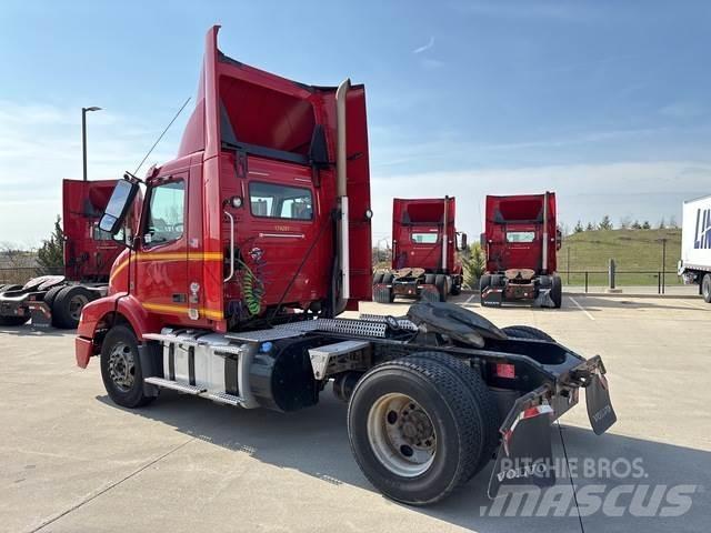Volvo VNM42T وحدات الجر