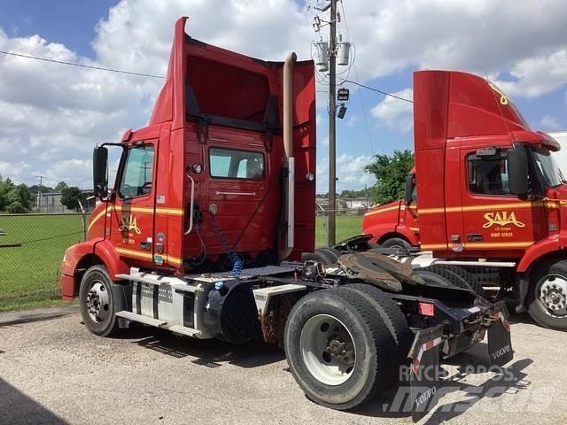 Volvo VNM42T وحدات الجر
