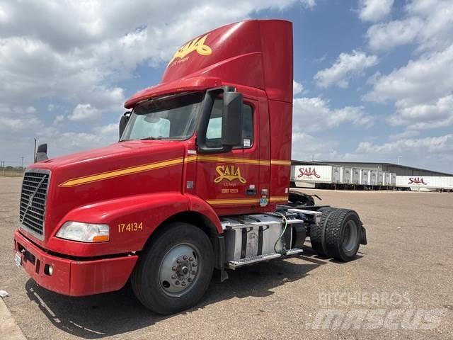 Volvo VNM42T وحدات الجر