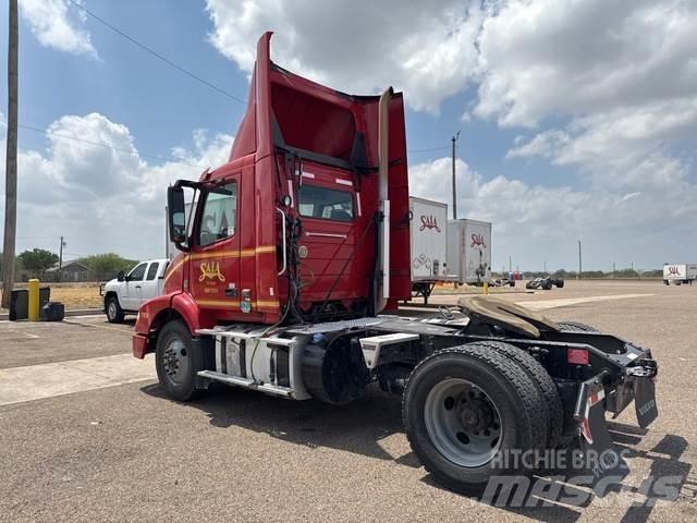 Volvo VNM42T وحدات الجر