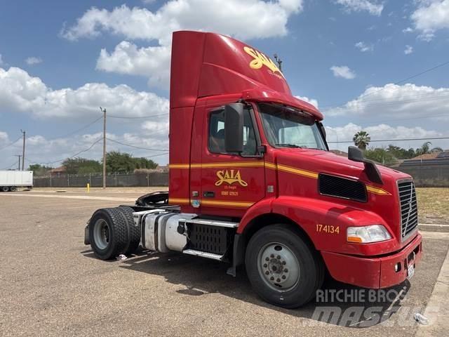 Volvo VNM42T وحدات الجر