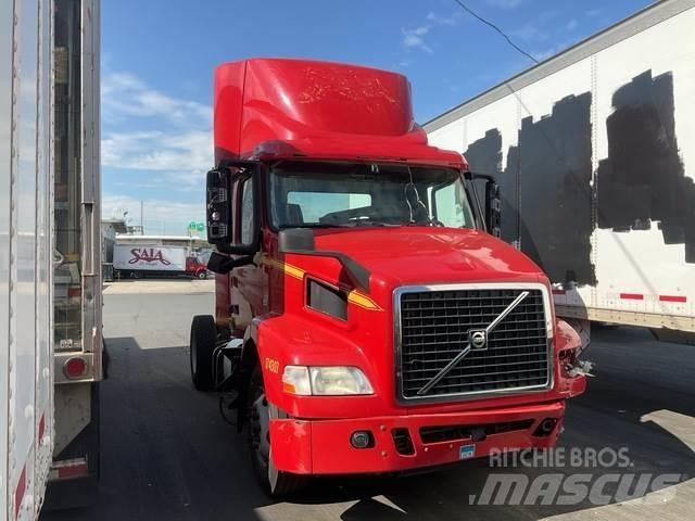 Volvo VNM42T وحدات الجر