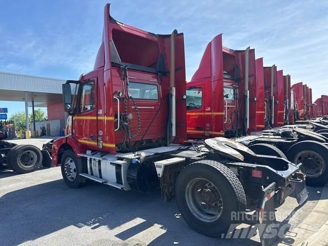 Volvo VNM42T وحدات الجر