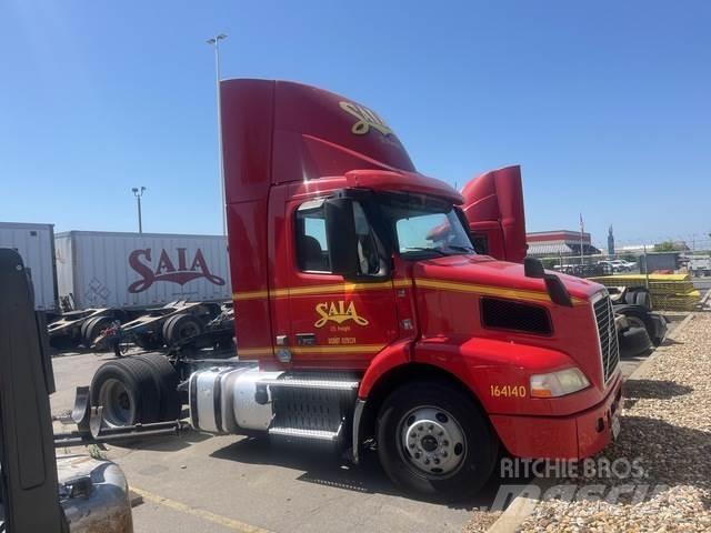 Volvo VNM42T وحدات الجر