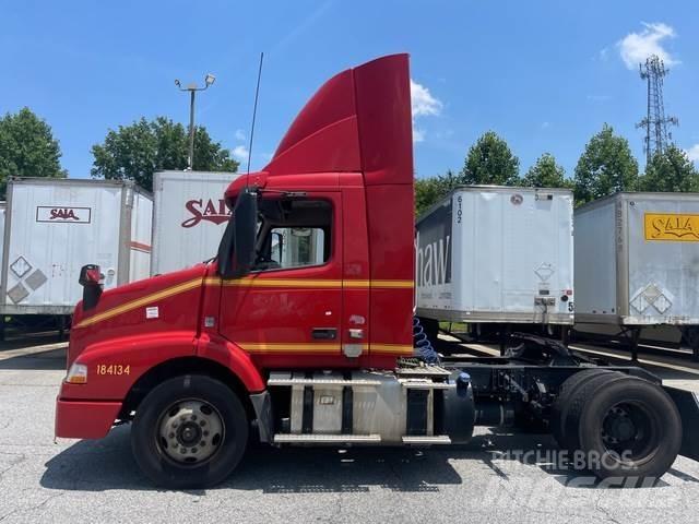Volvo VNM42T وحدات الجر