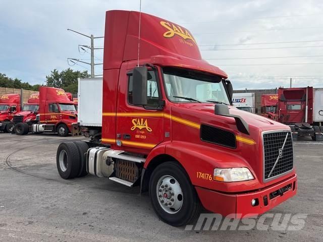 Volvo VNM42T وحدات الجر