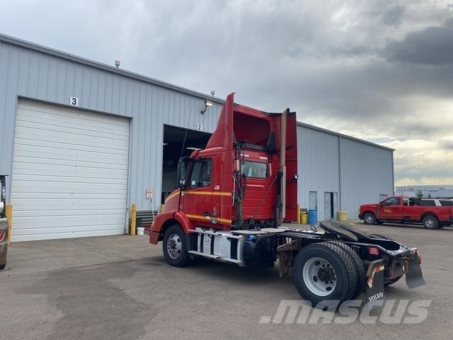 Volvo VNM42T وحدات الجر