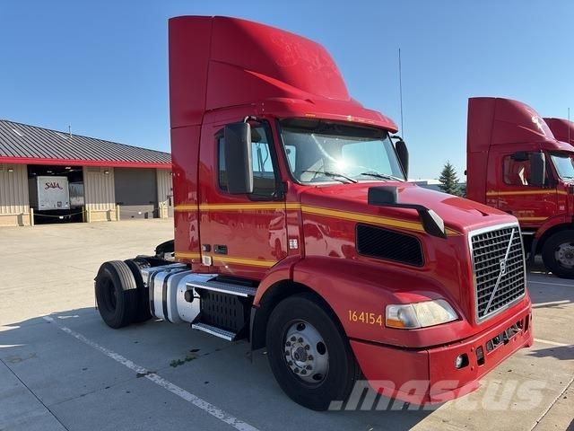 Volvo VNM42T وحدات الجر