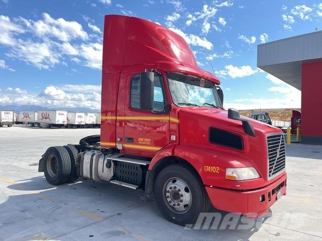 Volvo VNM42T وحدات الجر