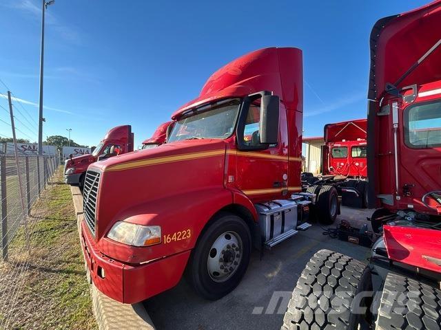 Volvo VNM42T وحدات الجر