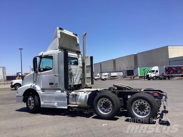 Volvo VNM64T وحدات الجر
